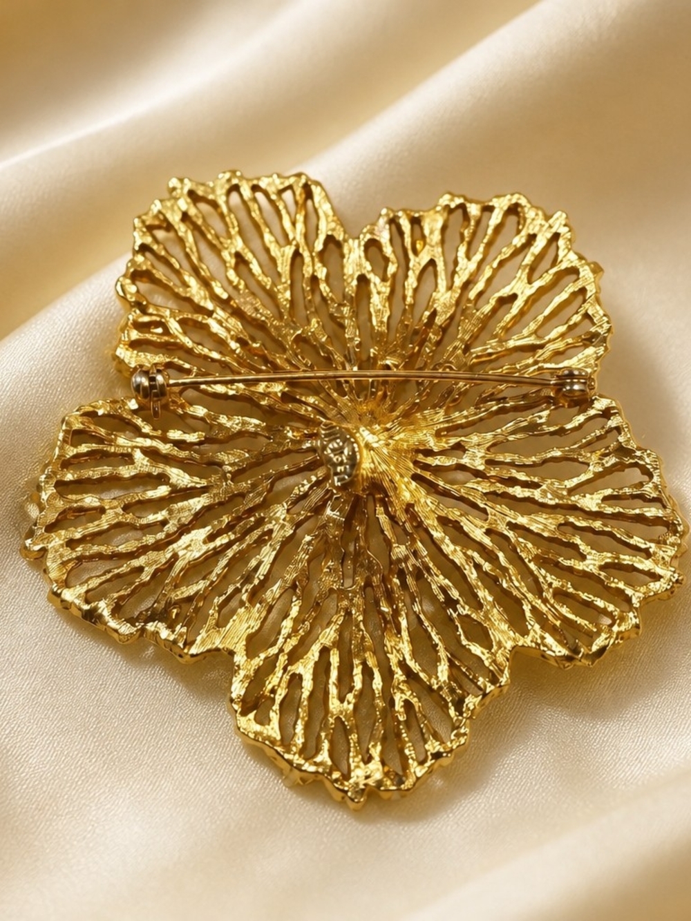 Vintage Pastelli Gold Tone Large Round Flower Brooch Marked - Picture 2 of 2